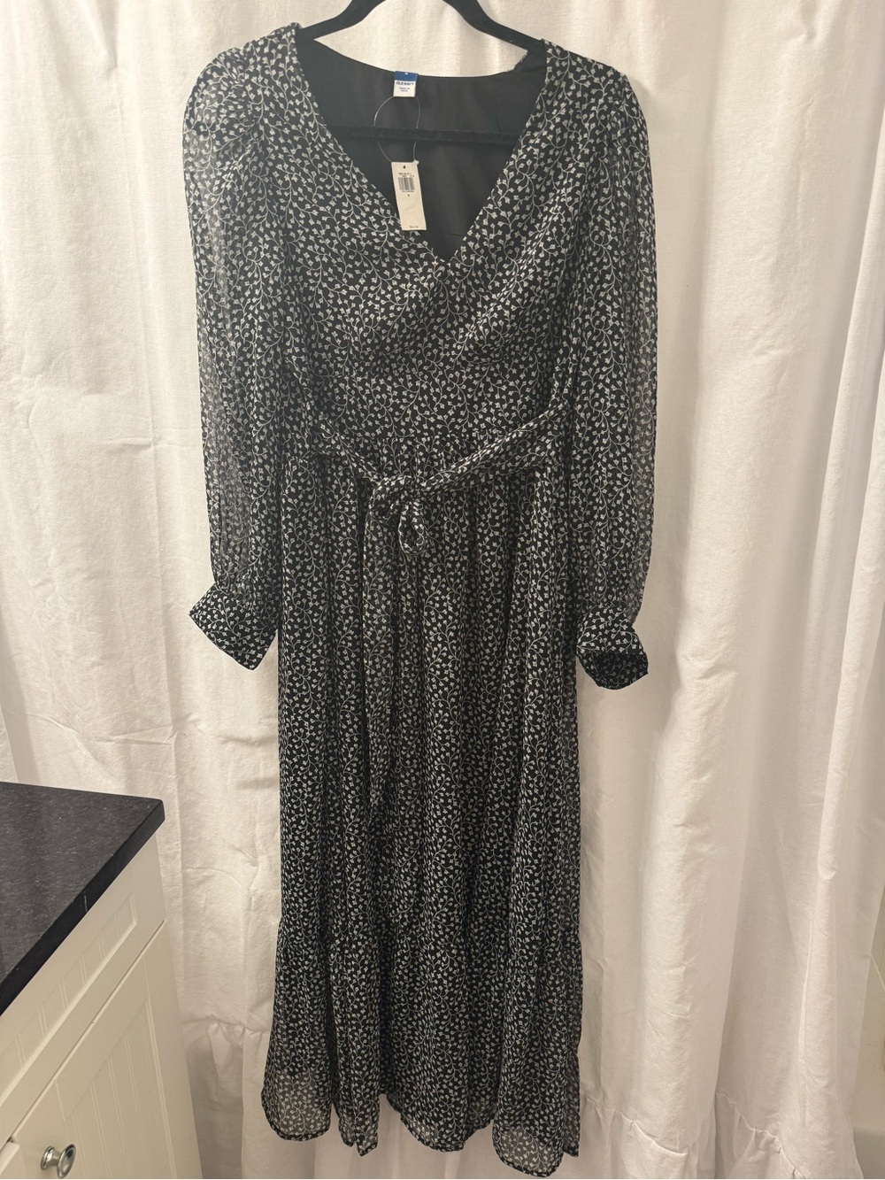 NWT Black and White Printed Long Sleeve Maxi Dress